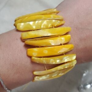 Vintage Yellow MOP Shell Bracelet